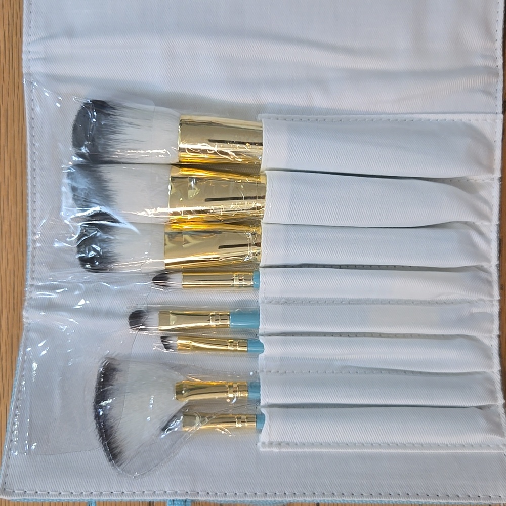 Carmina & Co. Make-up Cosmetics Bag With 8 Piece Gift Brush Set